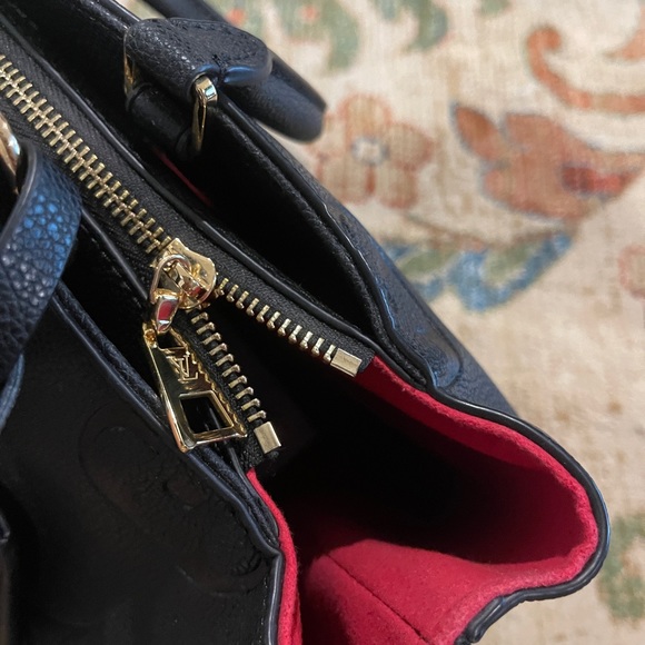 Stylish good quality well made pre-owned leather bag purse black,  made in China - Picture 9 of 13